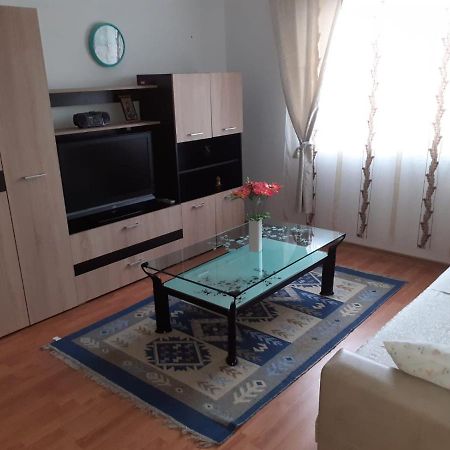 Apartament Ally'S Apartment โอร์โชวา ภายนอก รูปภาพ