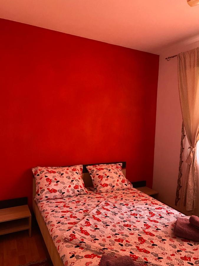Apartament Ally'S Apartment โอร์โชวา ภายนอก รูปภาพ
