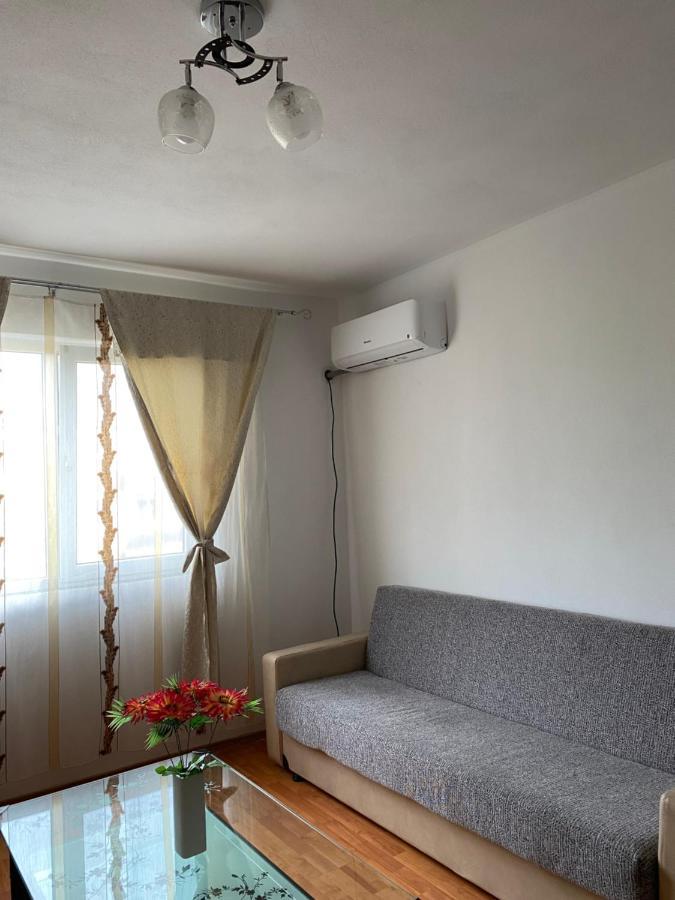 Apartament Ally'S Apartment โอร์โชวา ภายนอก รูปภาพ
