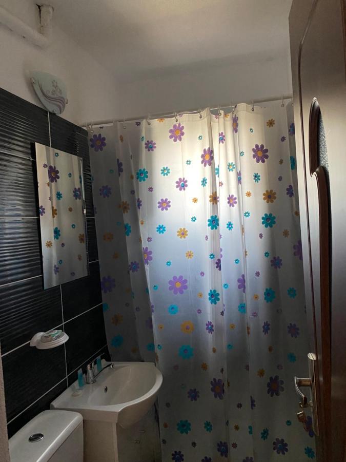 Apartament Ally'S Apartment โอร์โชวา ภายนอก รูปภาพ